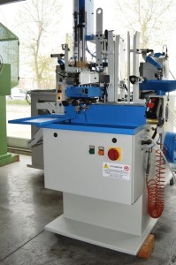 AUTOMATIC MACHINE FOR ATTACHING SHANKS TO HELL BOARDS – DF2