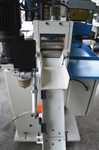 AUTOMATIC MACHINE FOR ATTACHING SHANKS TO HELL BOARDS – DF2